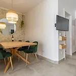 Stunning Modern Apartment In Oura Beach
