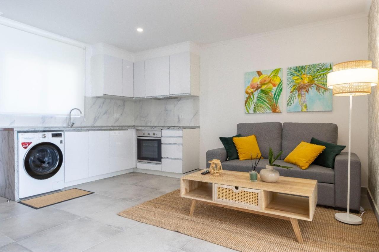 Stunning Modern In Oura Beach Appartement *